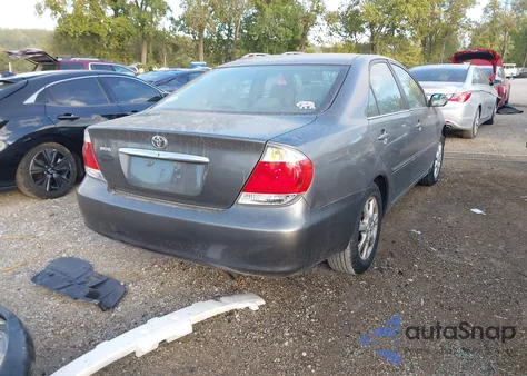 2005 Toyota Camry Xle V6 z USA, uszkodzony, nr VIN 4T1BF30K05U612785